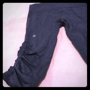 Lululemon grey flow crops