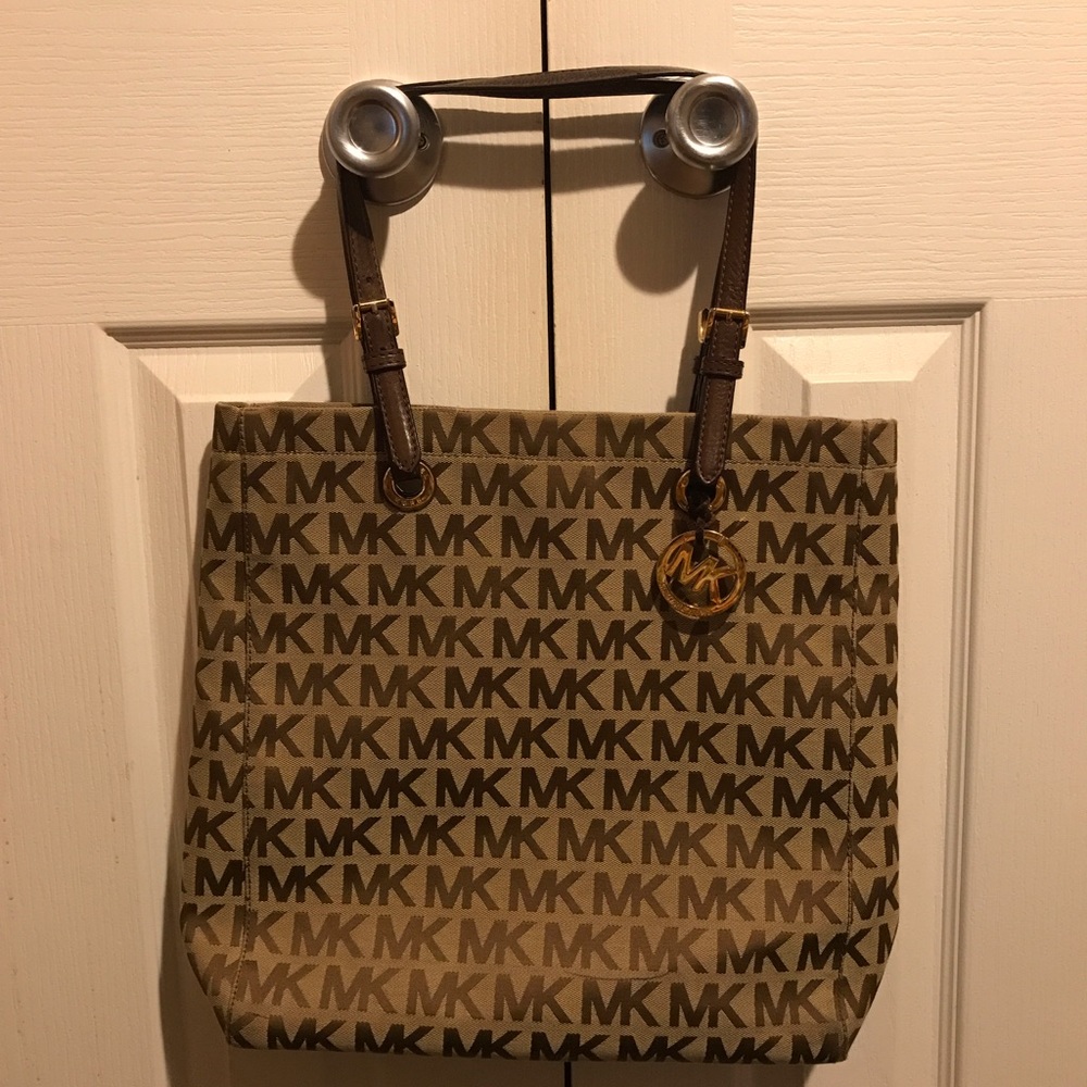 Michael Kors Hayley Big Logo Handbag