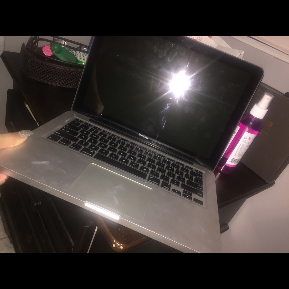 Mac book - Picture 3 of 3