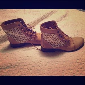 Route 66 Tan/Lace boot BOHO size9