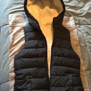 Hollister vest