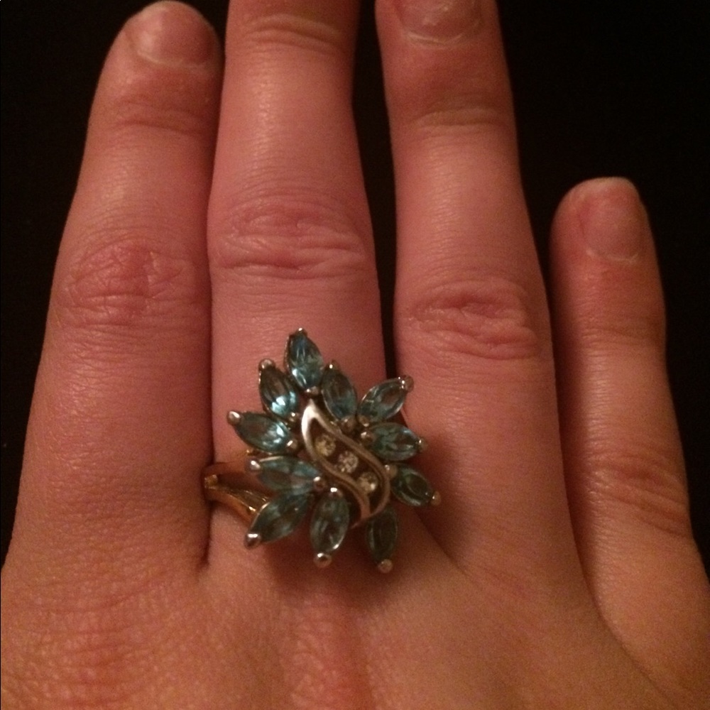 Beautiful Vintage Blue Flower Ring