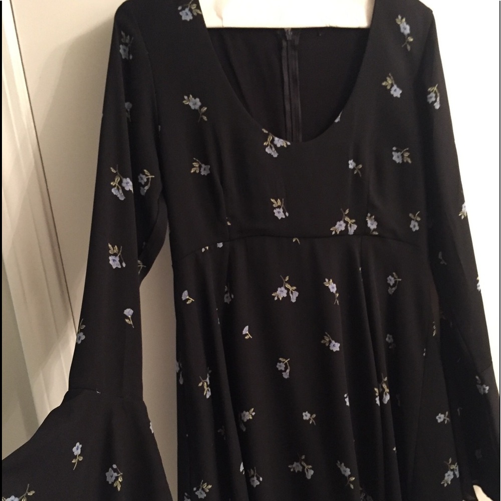 HONEY PUNCH flare sleeved mini dress