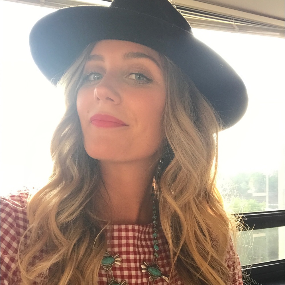 Meet your Posher, Laura