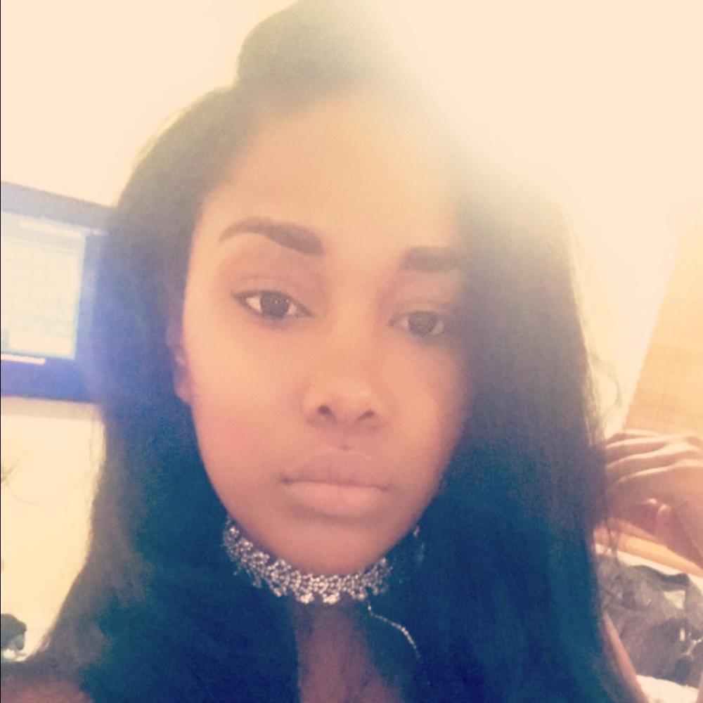 Meet your Posher, Donelia