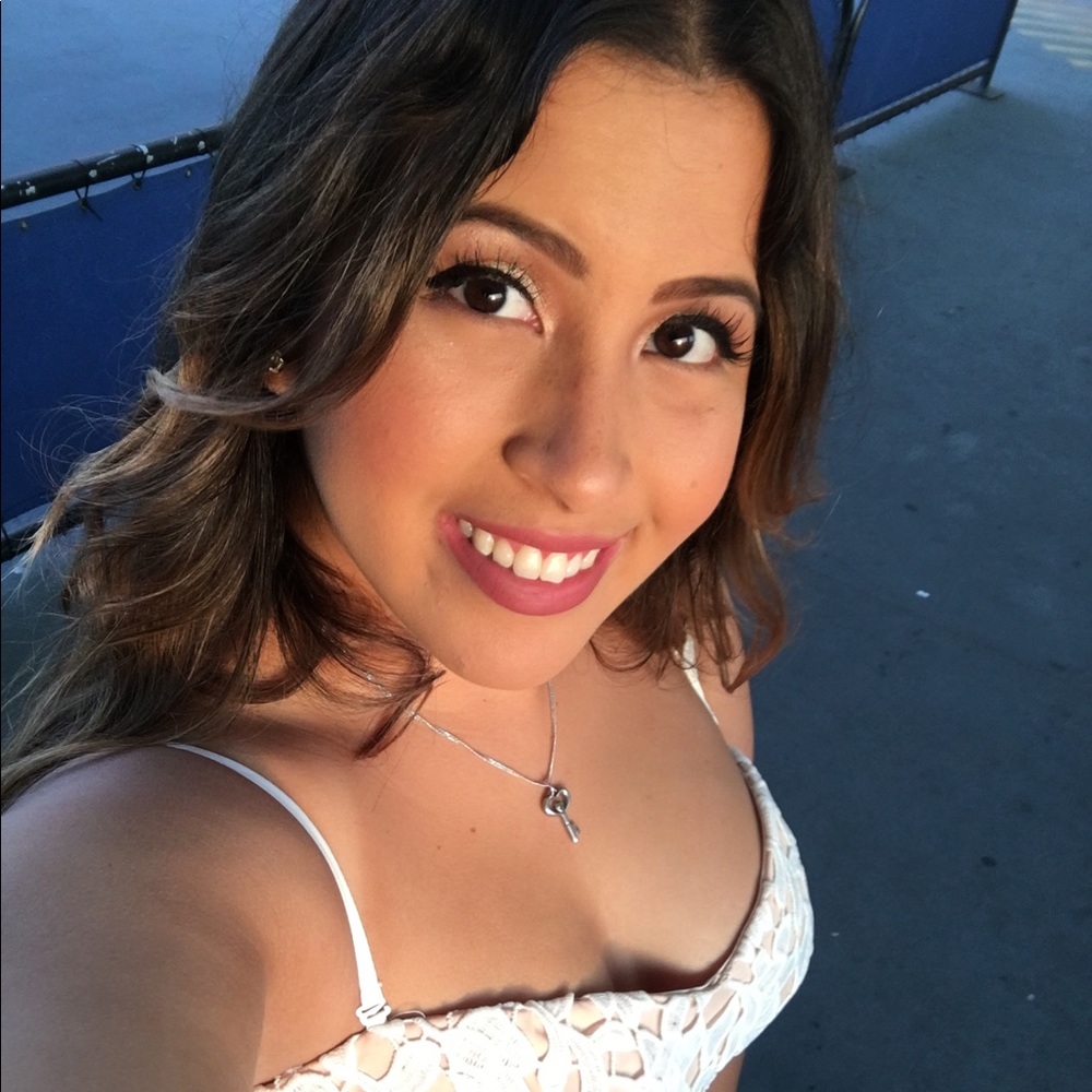 Meet your Posher, Marcela