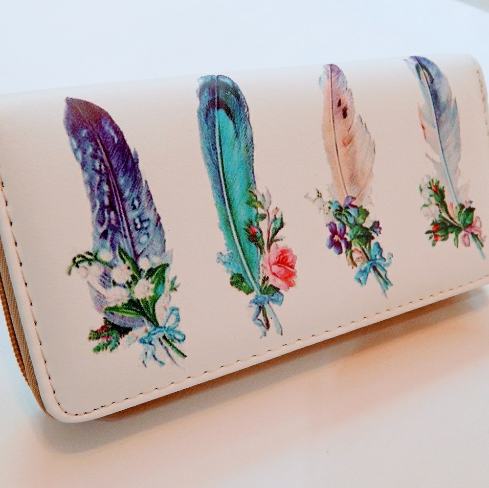 Multi-Feather Print Wallet
