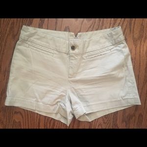 Banana Republic Khaki Shorts | Size 6