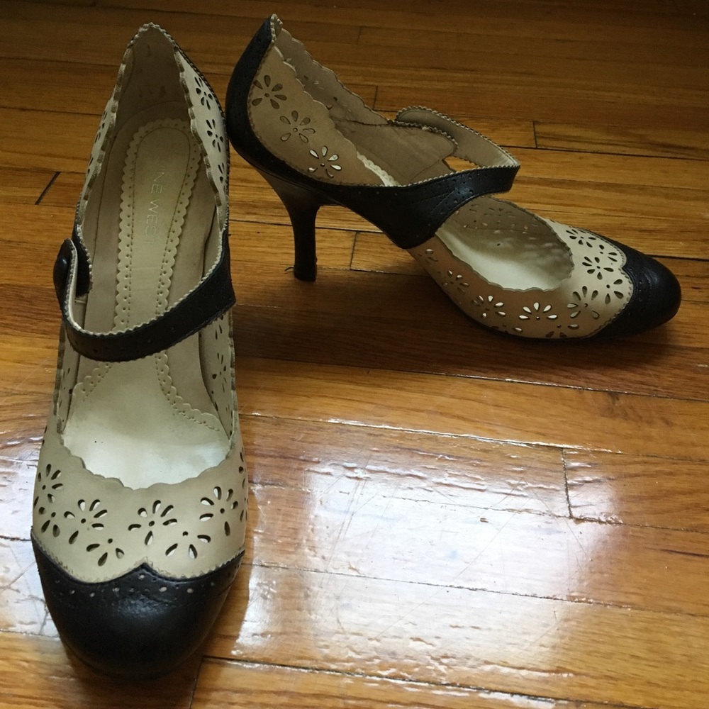 Eyelet with navy heels Nine West