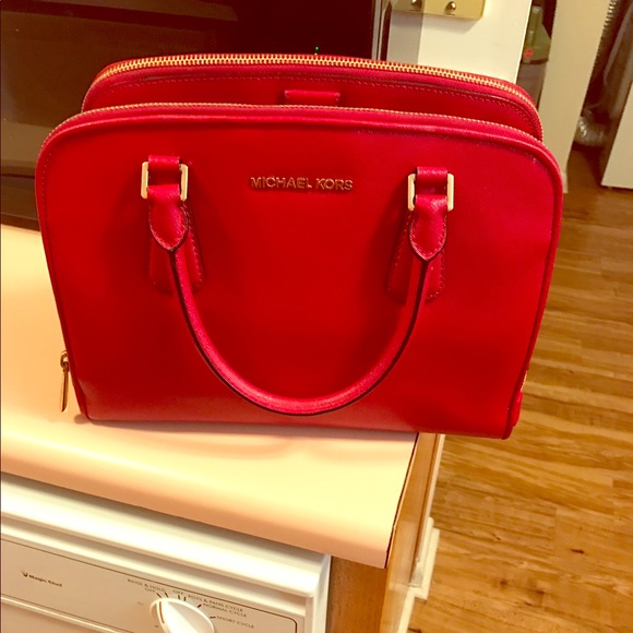 Michael Kors - Picture 1 of 1