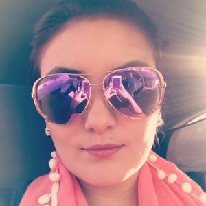 Meet your Posher, Laura