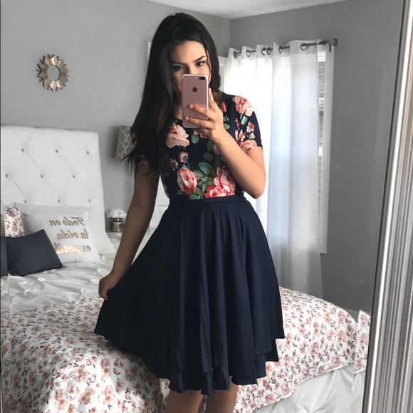 Classy Midi Skirt 🌸 - Picture 2 of 4