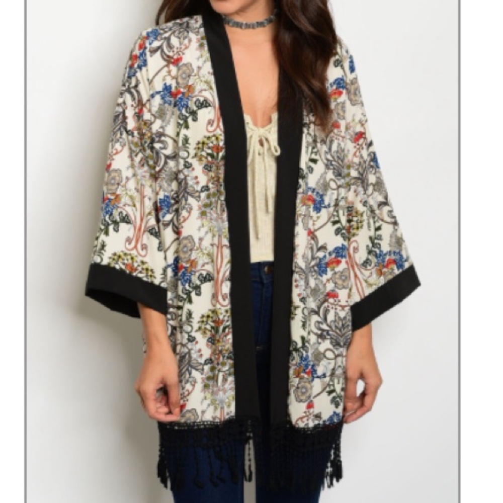 🌸🌺Cream Floral Kimono🌺🌸