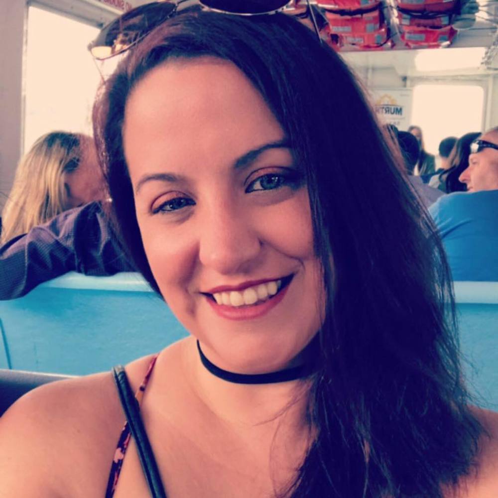 Meet your Posher, Dena