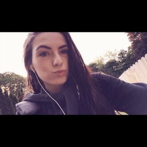 Meet your Posher, Kayla