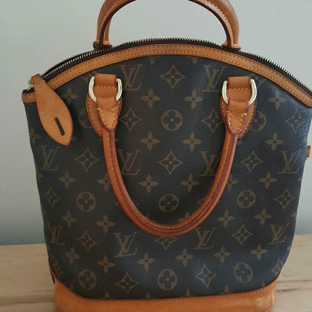 🌺🌺Authentic 🌺🌺 Louis Vuitton Lockit PM