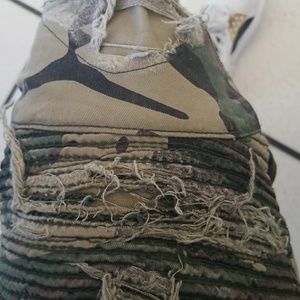 Meet your Posher, Derrick