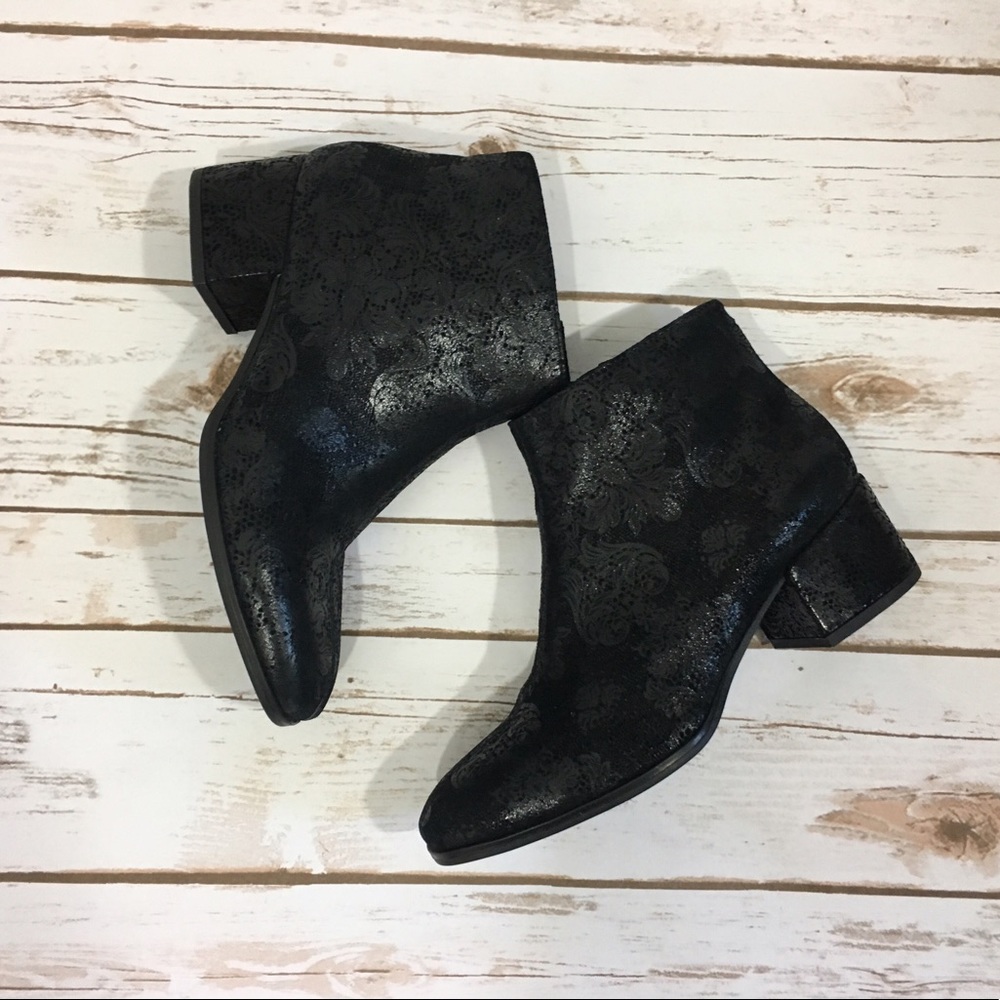 Vagabond Suede Boots Size 9 : Like New