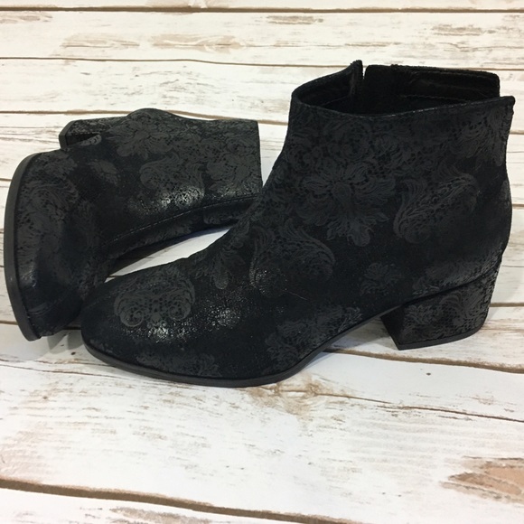 Vagabond Suede Boots Size 9 : Like New - Picture 2 of 3