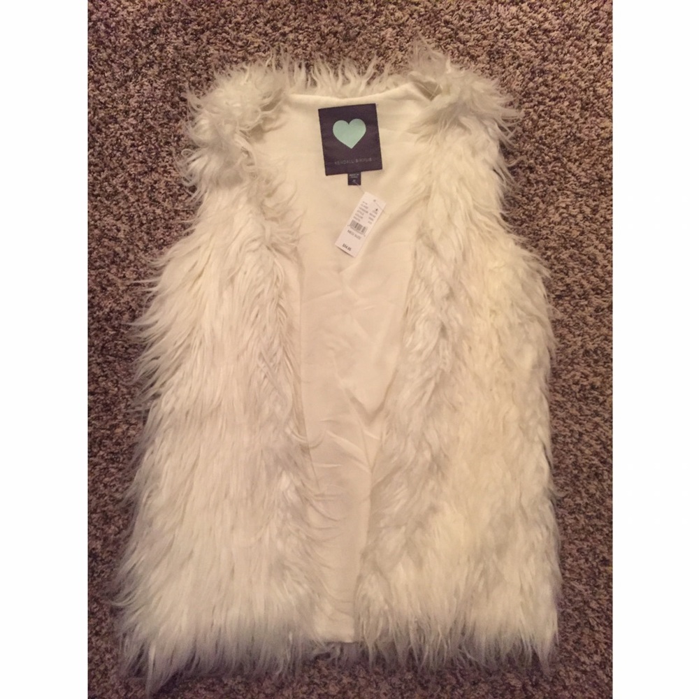 Kendall & Kylie white fur vest