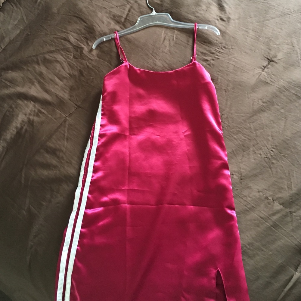 O mighty silk kitten dress in maroon