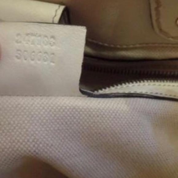 Gucci Handbag with Interlocking G's - Picture 3 of 5