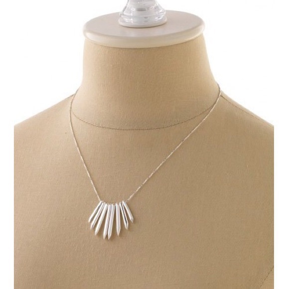 Stella & Dot Silver Rebel cluster necklace - Picture 2 of 5