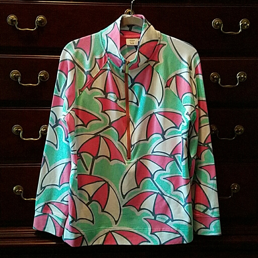 Crown & Ivy zip up pull over