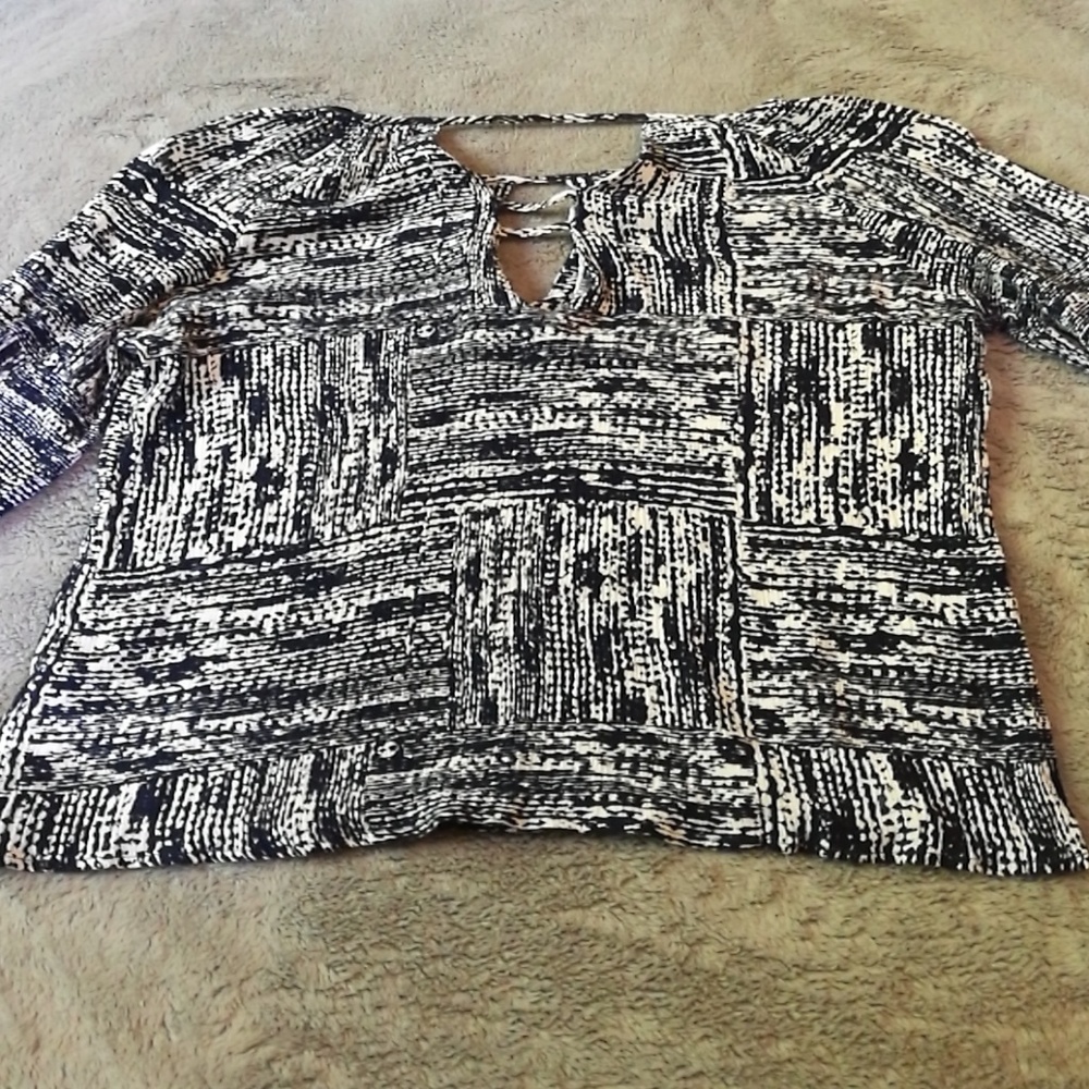 Patterned Blouse - Picture 3 of 3