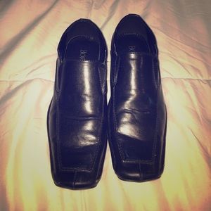 Black dress shoes