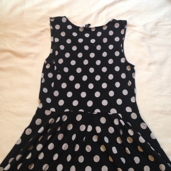 Adorable polka dot dress - Picture 3 of 3