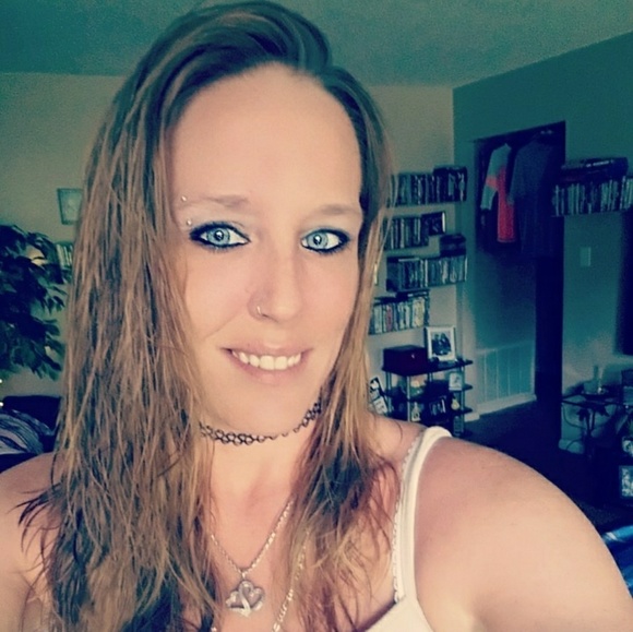 Meet your Posher, Beth - Picture 1 of 1