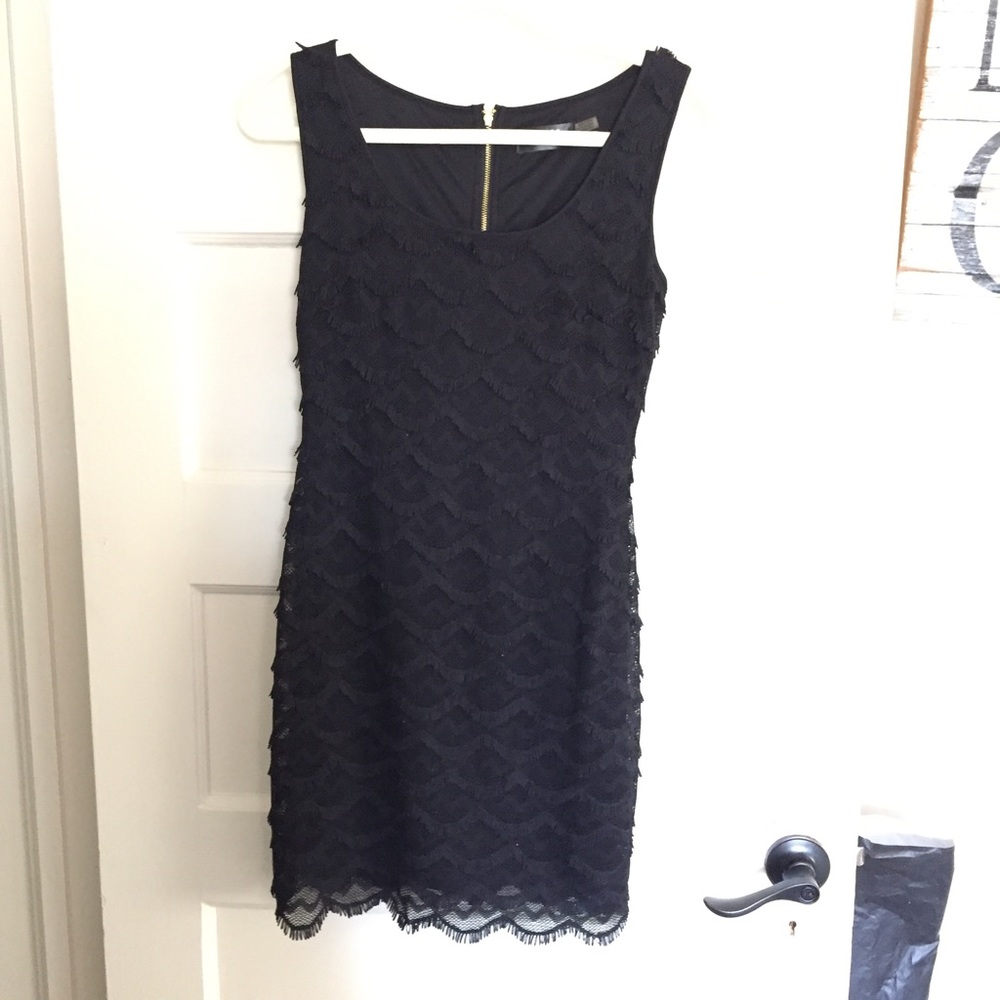 Stunning scalloped lace guess dress - Picture 4 of 8