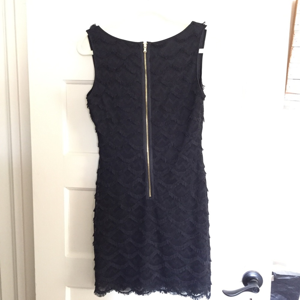 Stunning scalloped lace guess dress - Picture 6 of 8