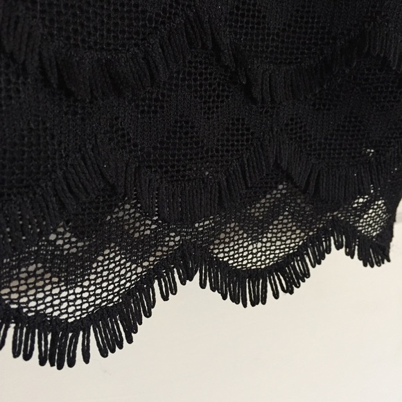 Stunning scalloped lace guess dress - Picture 5 of 8