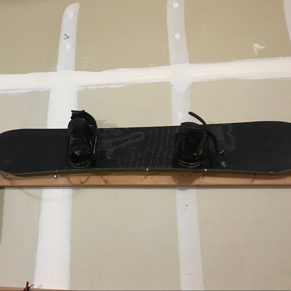 Roxy Snowboard 151 size with bindings attached