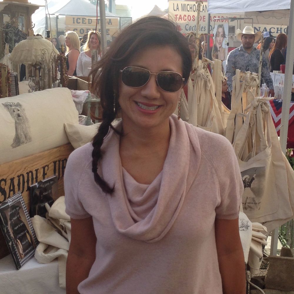 Meet your Posher, Liz- Fashion Designer