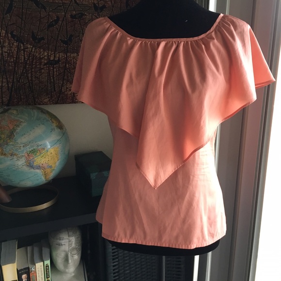 Banana Republic Tops - 🍑Banana Republic Peach Colored Top🍑