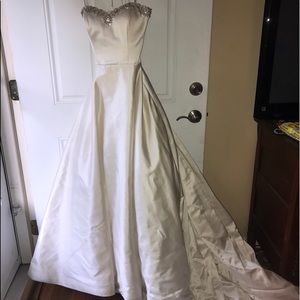 Justin Alexander wedding dress.
