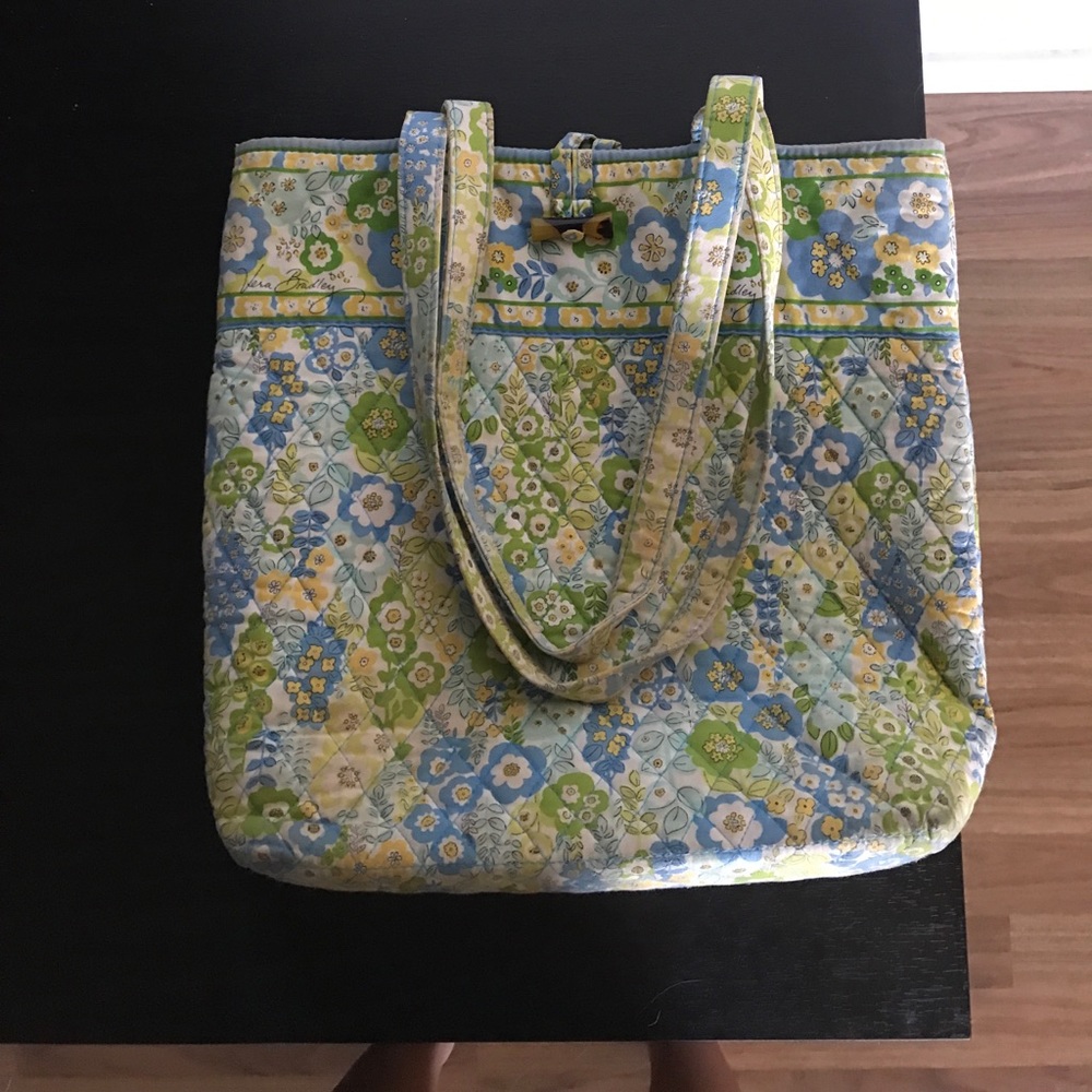 Gently used Vera Bradley beach or tote bag