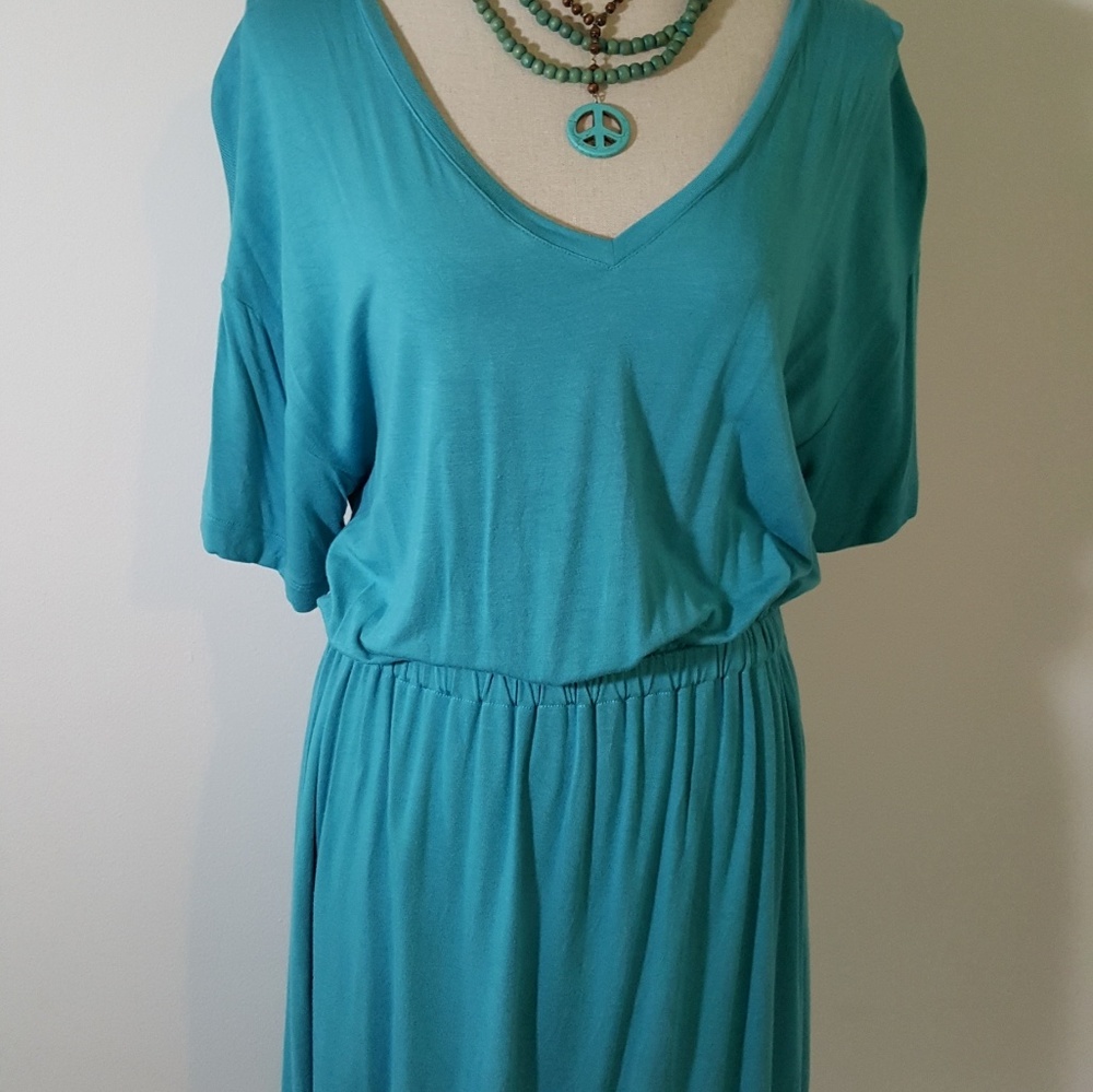 DKNY  t shirt material SZ MED BLUE V NECK dress
