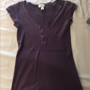 Ribbed v neck t shirt.