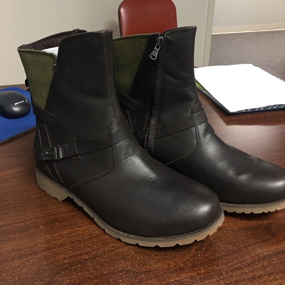 Teva brown boots