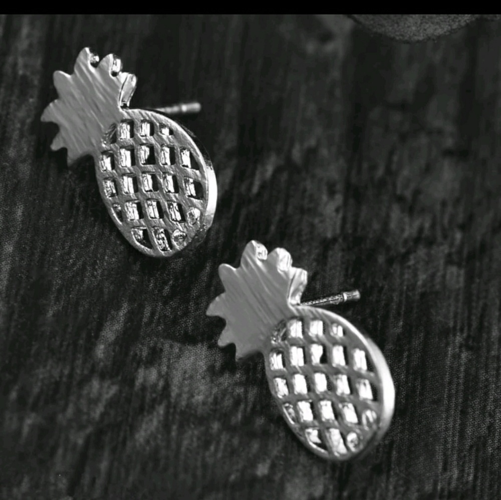 NWOT Pineapple Silver Earrings 2 Pairs