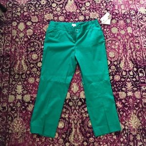 Green, capris!