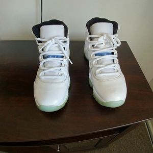 Jordan 11 Legend Blue