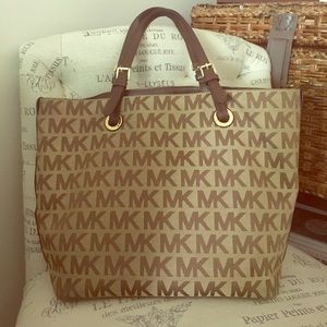 Michael Kors tote (15")
