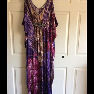 Absolutely gorgeous night gown, looks like new