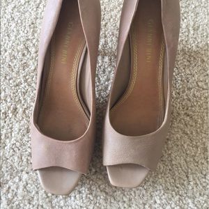Nude Gianni Bini Peep Toe Pump