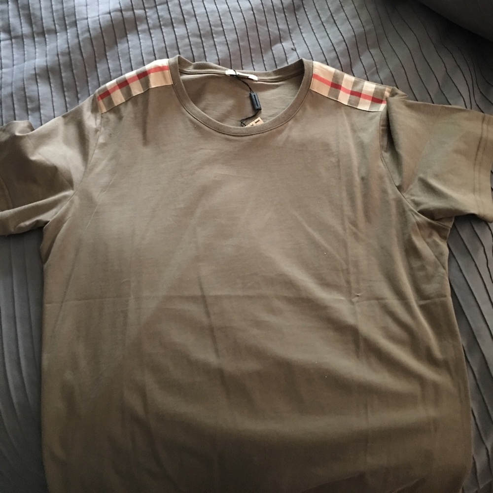 Burberry T-shirt ( with patterns on the shoulder)